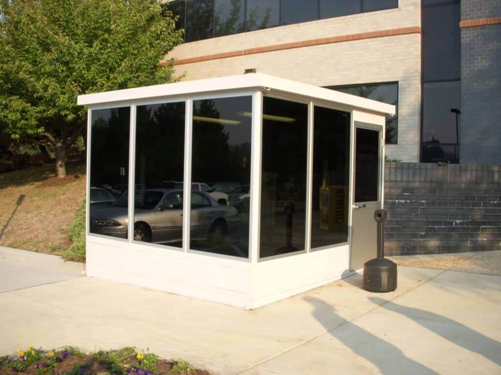 Smoking Shelter 4 smoking shelter with tinted glazing