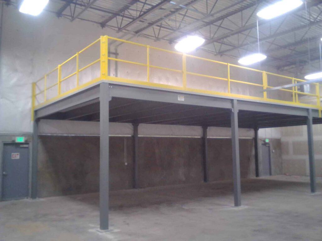 Storage platform with guard railing