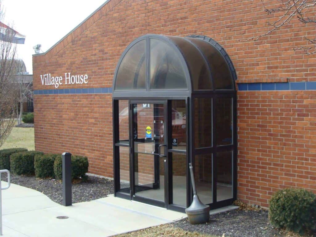 glass entry vestibule for restaurant built by Porta-King